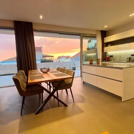 New! With Heated Pool In Vila *