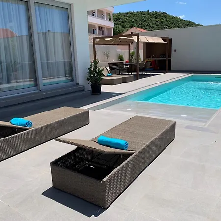 New! With Heated Pool In Villa Cavtat