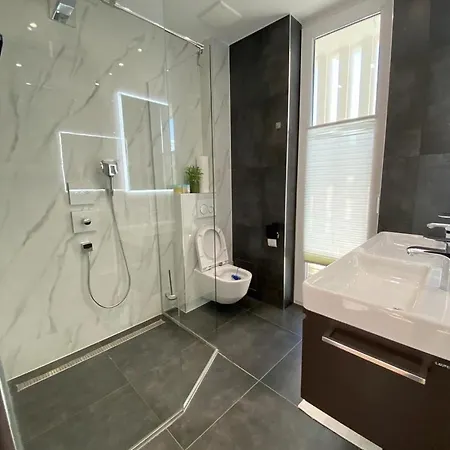 Villa New! With Heated Pool In