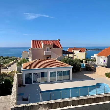 Villa New! With Heated Pool In *