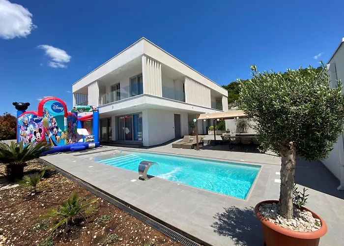 Willa New! With Heated Pool In *