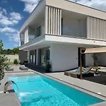 New! With Heated Pool In 察夫塔特