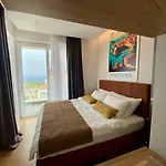 New! With Heated Pool In Βίλα *