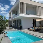 Βίλα New! With Heated Pool In *