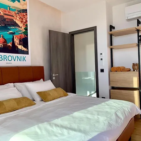 Villa New! With Heated Pool In Cavtat