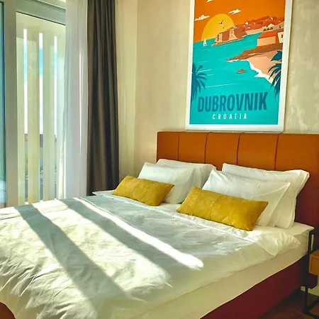 New! With Heated Pool In Villa *