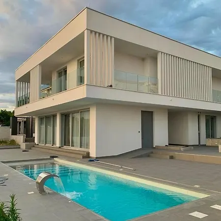 New! With Heated Pool In Villa Cavtat