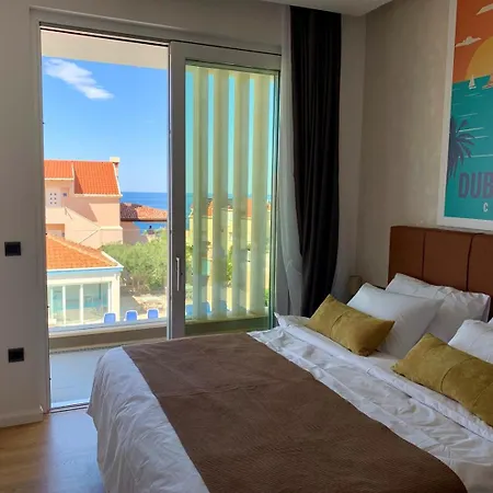 New! With Heated Pool In Villa