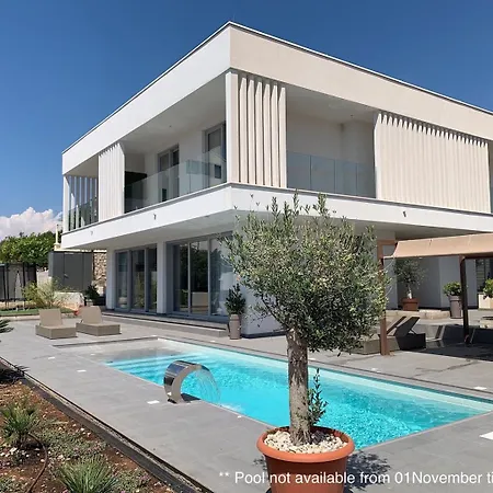 New! With Heated Pool In Villa Cavtat