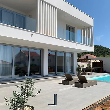 New! With Heated Pool In Villa Cavtat