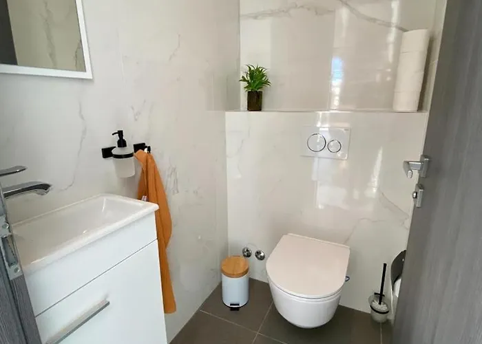 Villa New! With Heated Pool In