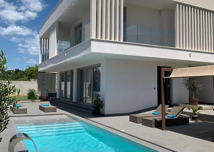 New! With Heated Pool In Cavtat