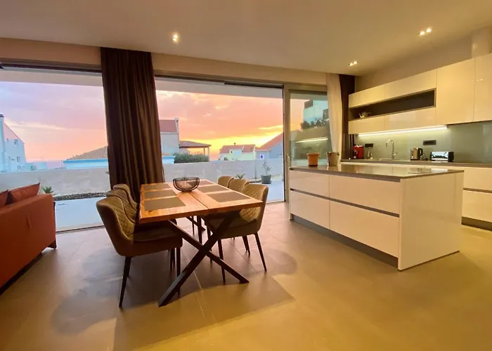 New! With Heated Pool In Villa *