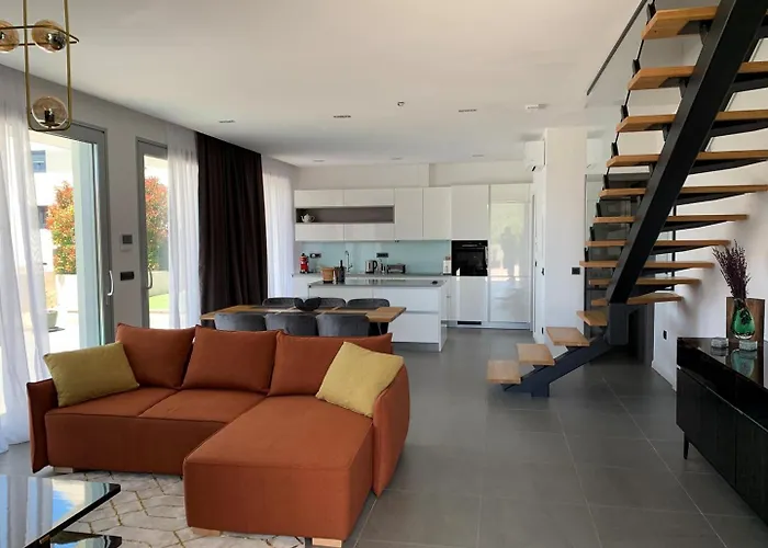 Villa New! With Heated Pool In *