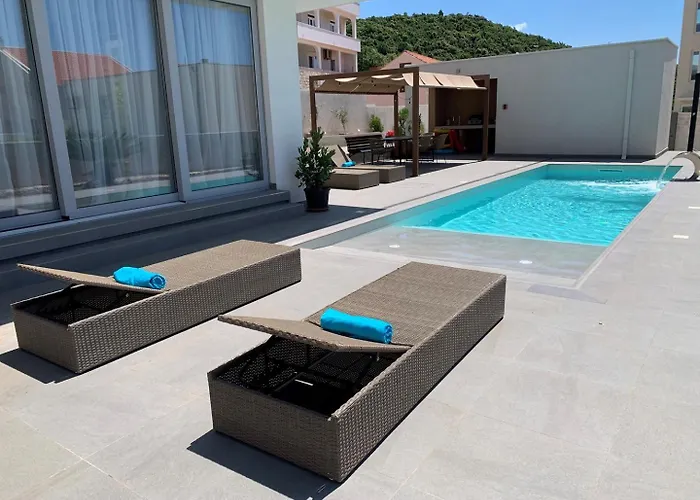 New! With Heated Pool In Villa Cavtat