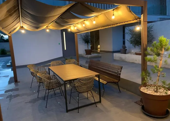Villa New! With Heated Pool In