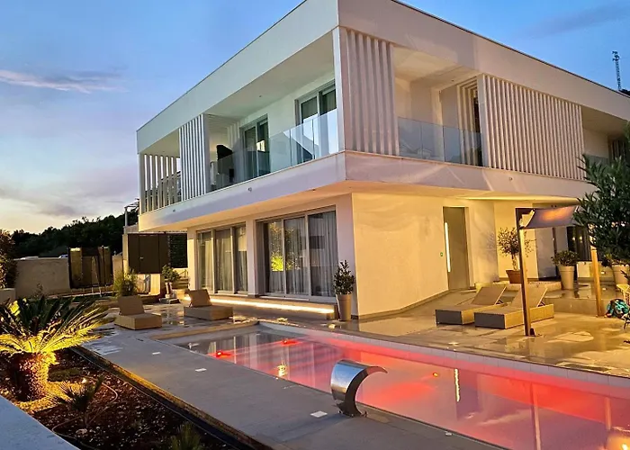 New! With Heated Pool In Villa Cavtat