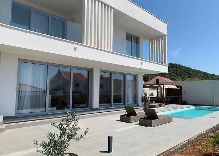 New! With Heated Pool In Villa Cavtat