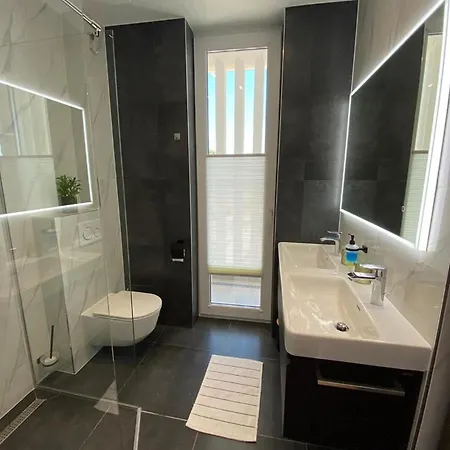 New! With Heated Pool In Βίλα